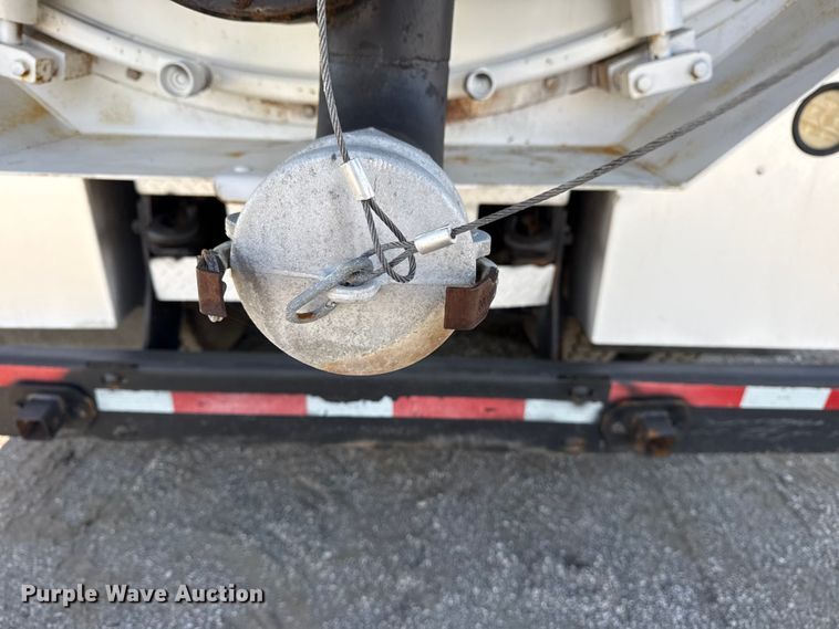 image for item EG1736 2013 Peterbilt 367 vacuum truck