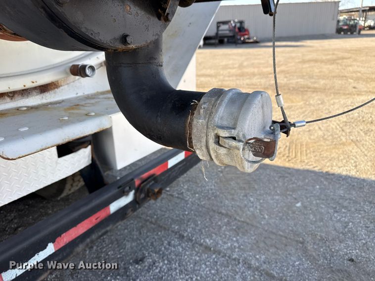 image for item EG1736 2013 Peterbilt 367 vacuum truck