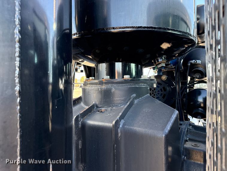 image for item EG1736 2013 Peterbilt 367 vacuum truck