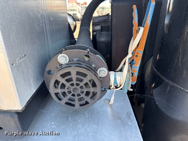 image for item EG1736 2013 Peterbilt 367 vacuum truck