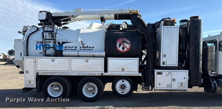 image for item EG1736 2013 Peterbilt 367 vacuum truck