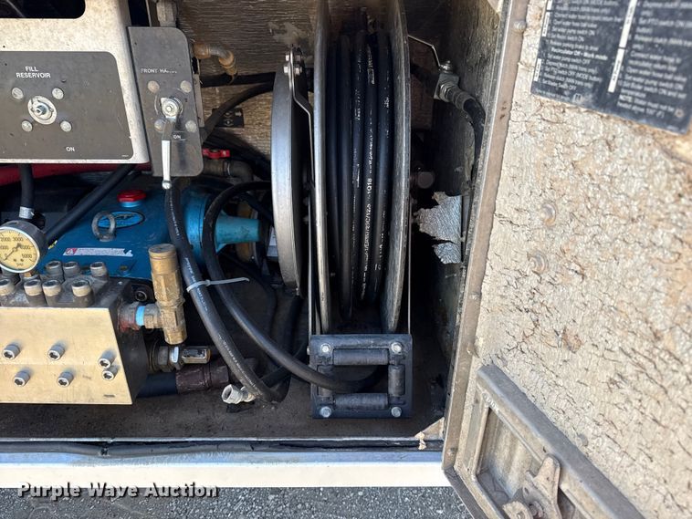 image for item EG1736 2013 Peterbilt 367 vacuum truck