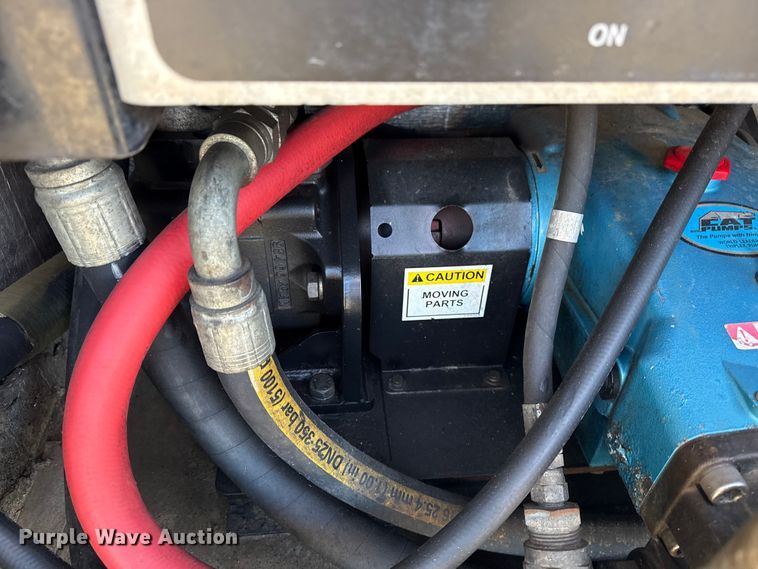 image for item EG1736 2013 Peterbilt 367 vacuum truck