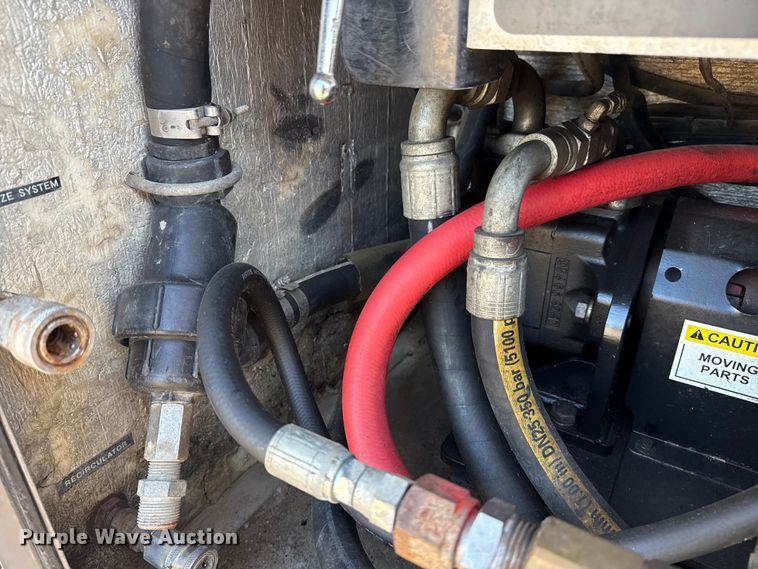 image for item EG1736 2013 Peterbilt 367 vacuum truck