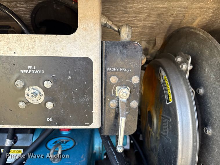 image for item EG1736 2013 Peterbilt 367 vacuum truck