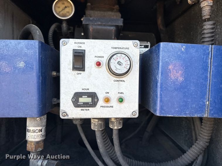 image for item EG1736 2013 Peterbilt 367 vacuum truck