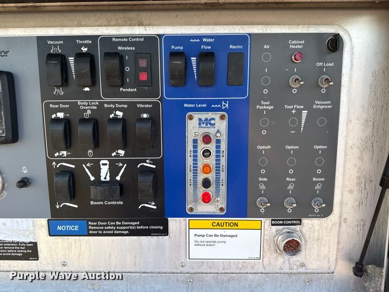 image for item EG1736 2013 Peterbilt 367 vacuum truck