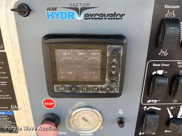 image for item EG1736 2013 Peterbilt 367 vacuum truck