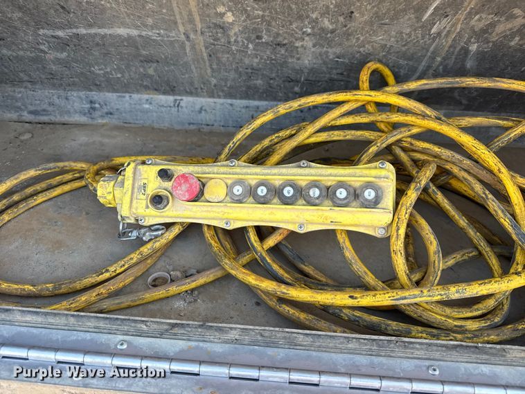 image for item EG1736 2013 Peterbilt 367 vacuum truck