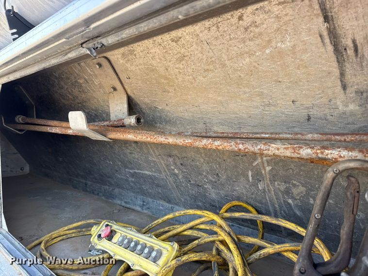 image for item EG1736 2013 Peterbilt 367 vacuum truck