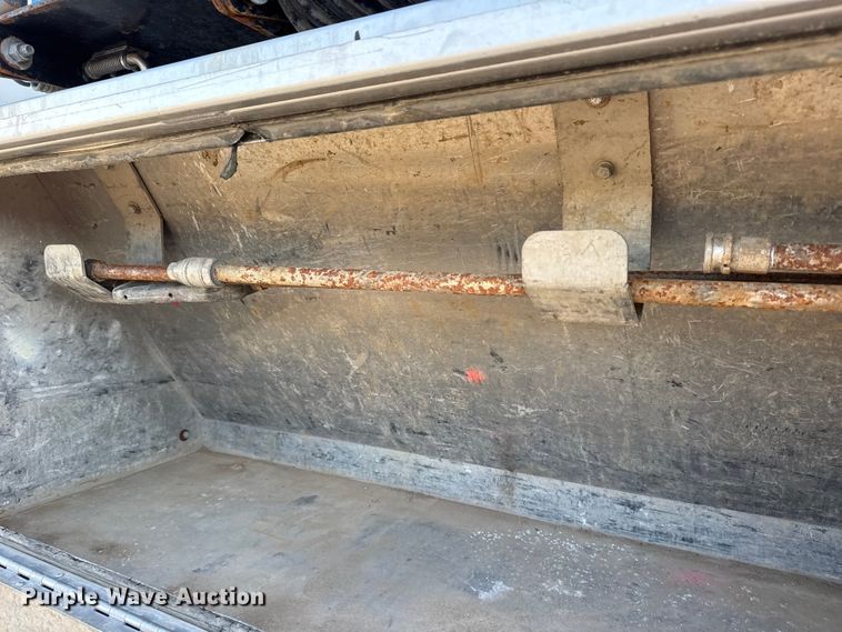 image for item EG1736 2013 Peterbilt 367 vacuum truck