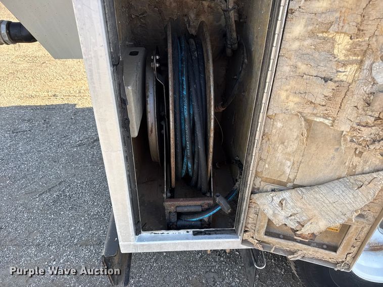 image for item EG1736 2013 Peterbilt 367 vacuum truck