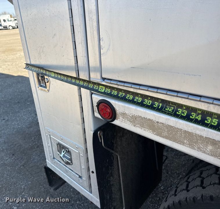 image for item EG1736 2013 Peterbilt 367 vacuum truck