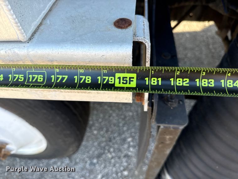 image for item EG1736 2013 Peterbilt 367 vacuum truck