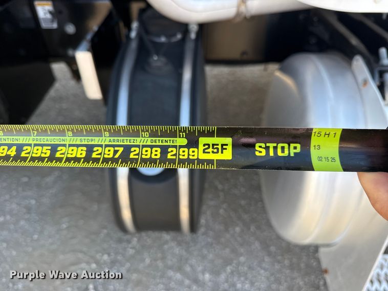 image for item EG1736 2013 Peterbilt 367 vacuum truck