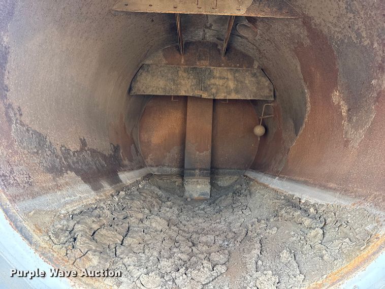 image for item EG1736 2013 Peterbilt 367 vacuum truck