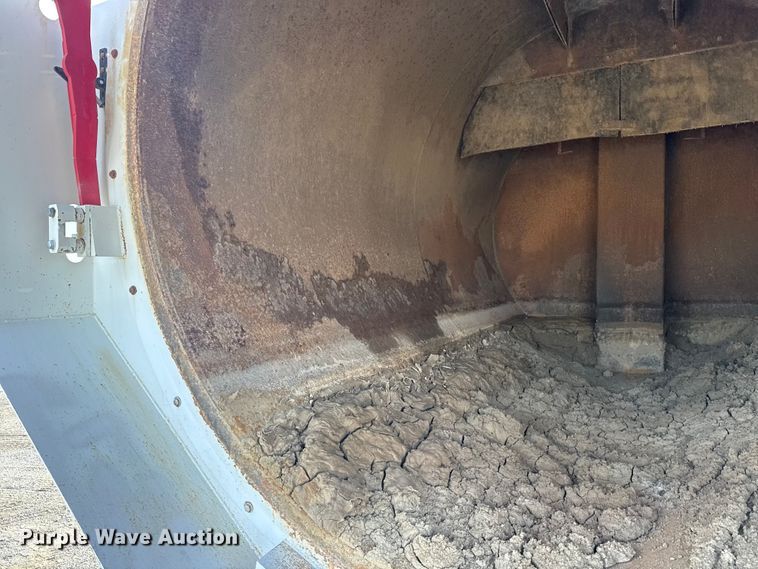 image for item EG1736 2013 Peterbilt 367 vacuum truck