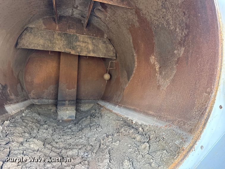 image for item EG1736 2013 Peterbilt 367 vacuum truck