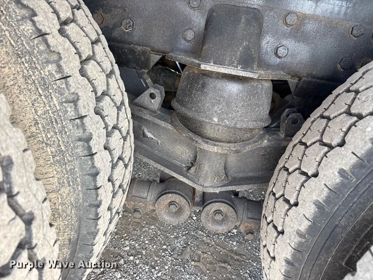 image for item EG1736 2013 Peterbilt 367 vacuum truck