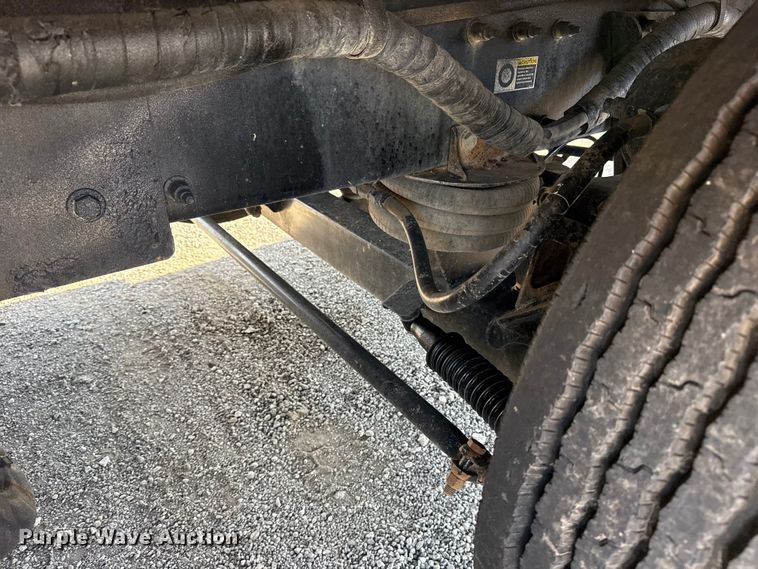 image for item EG1736 2013 Peterbilt 367 vacuum truck