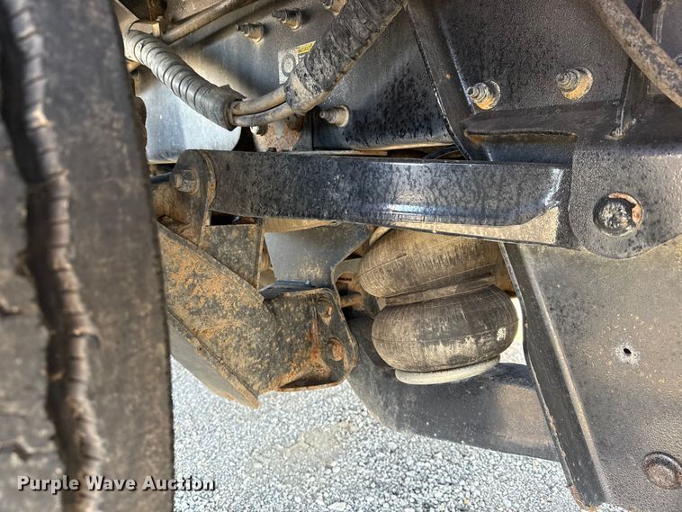 image for item EG1736 2013 Peterbilt 367 vacuum truck