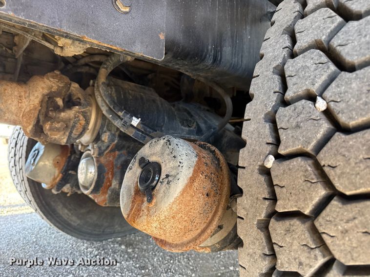 image for item EG1736 2013 Peterbilt 367 vacuum truck