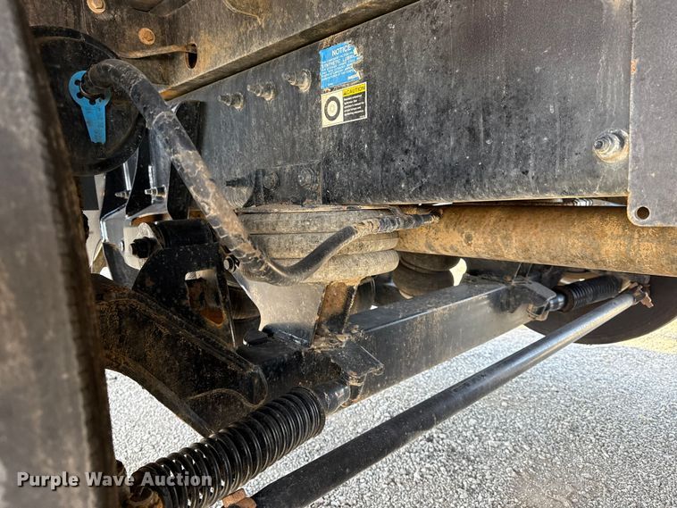 image for item EG1736 2013 Peterbilt 367 vacuum truck