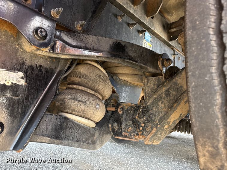 image for item EG1736 2013 Peterbilt 367 vacuum truck