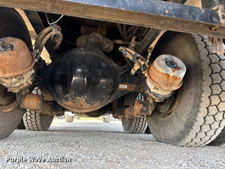 image for item EG1736 2013 Peterbilt 367 vacuum truck