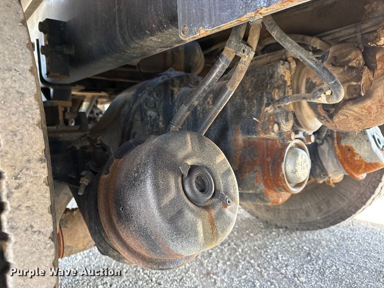 image for item EG1736 2013 Peterbilt 367 vacuum truck