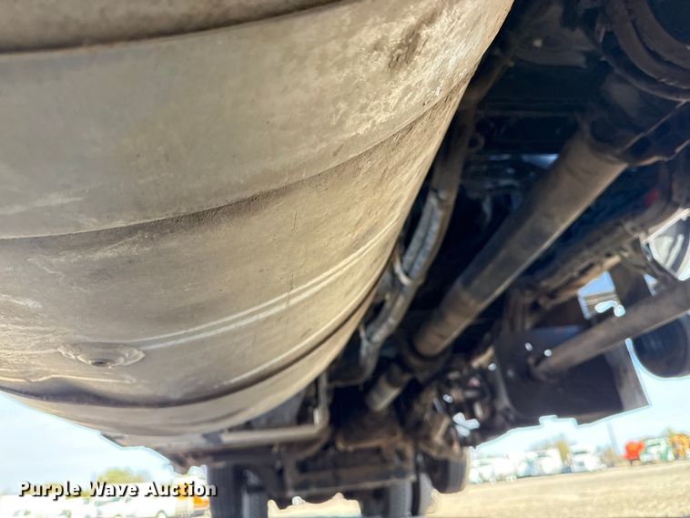 image for item EG1736 2013 Peterbilt 367 vacuum truck