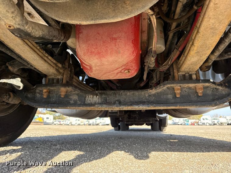 image for item EG1736 2013 Peterbilt 367 vacuum truck