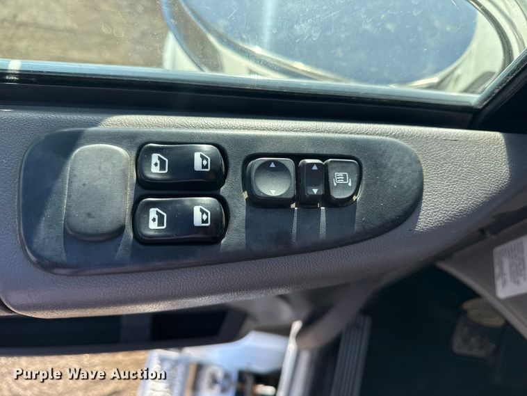 image for item EG1736 2013 Peterbilt 367 vacuum truck