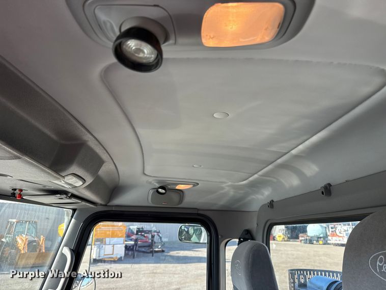 image for item EG1736 2013 Peterbilt 367 vacuum truck