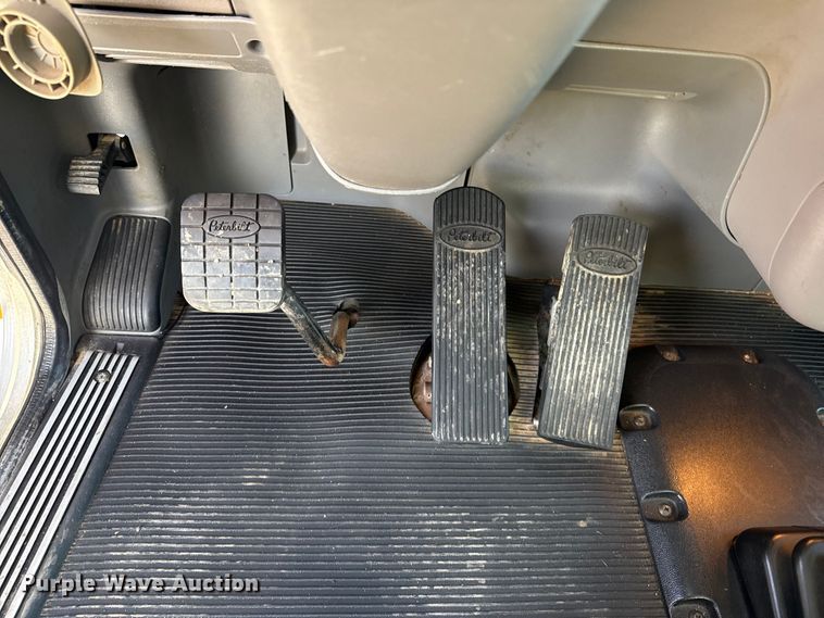 image for item EG1736 2013 Peterbilt 367 vacuum truck