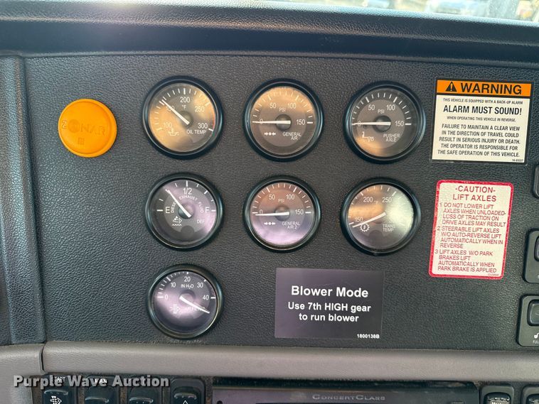 image for item EG1736 2013 Peterbilt 367 vacuum truck