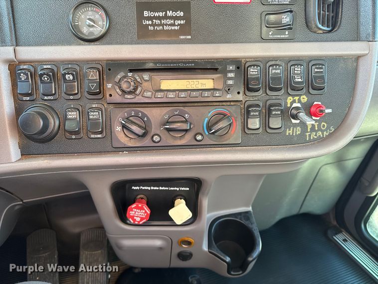 image for item EG1736 2013 Peterbilt 367 vacuum truck