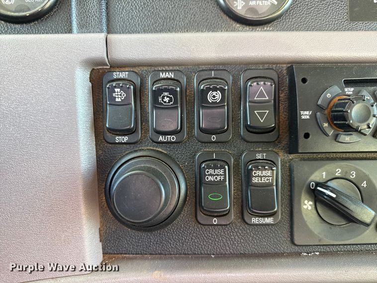 image for item EG1736 2013 Peterbilt 367 vacuum truck