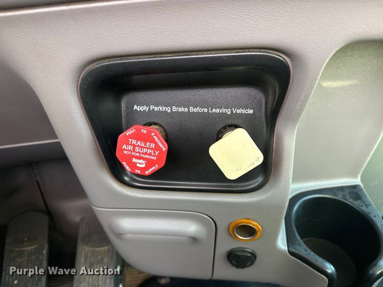 image for item EG1736 2013 Peterbilt 367 vacuum truck