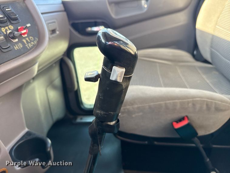 image for item EG1736 2013 Peterbilt 367 vacuum truck