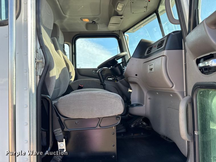 image for item EG1736 2013 Peterbilt 367 vacuum truck