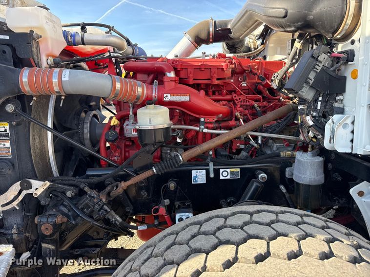 image for item EG1736 2013 Peterbilt 367 vacuum truck