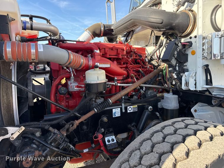 image for item EG1736 2013 Peterbilt 367 vacuum truck