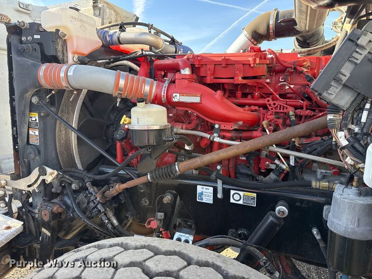 image for item EG1736 2013 Peterbilt 367 vacuum truck