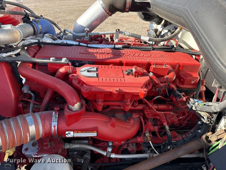 image for item EG1736 2013 Peterbilt 367 vacuum truck