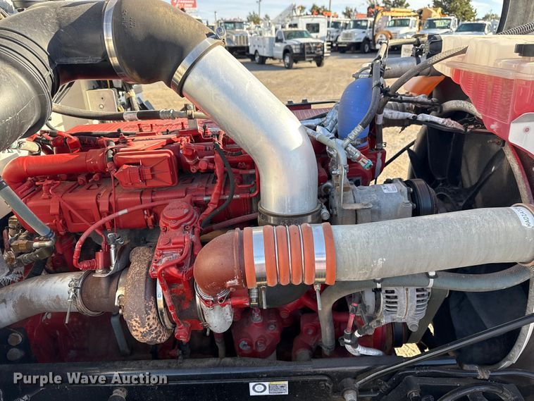 image for item EG1736 2013 Peterbilt 367 vacuum truck