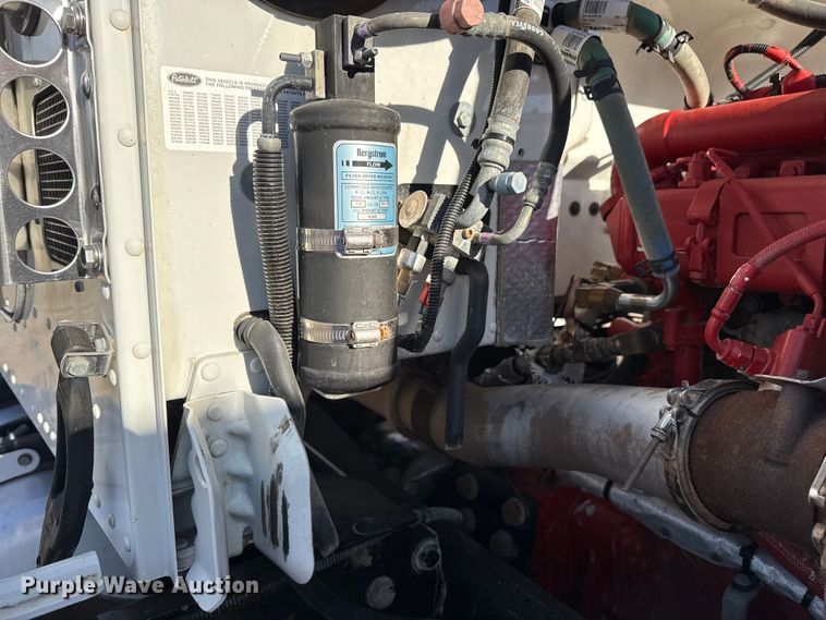 image for item EG1736 2013 Peterbilt 367 vacuum truck