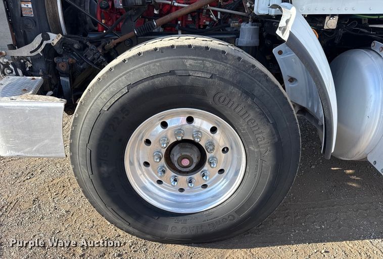 image for item EG1736 2013 Peterbilt 367 vacuum truck