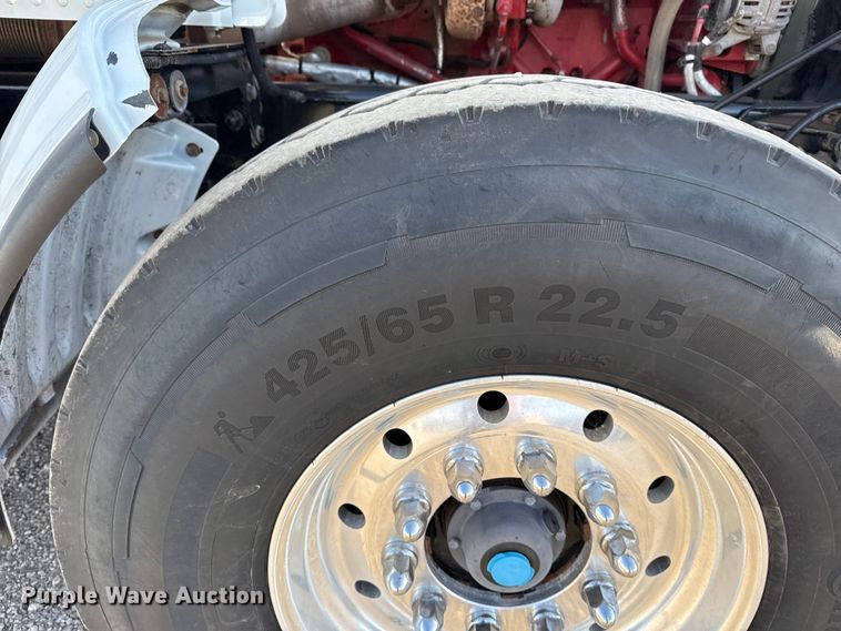 image for item EG1736 2013 Peterbilt 367 vacuum truck