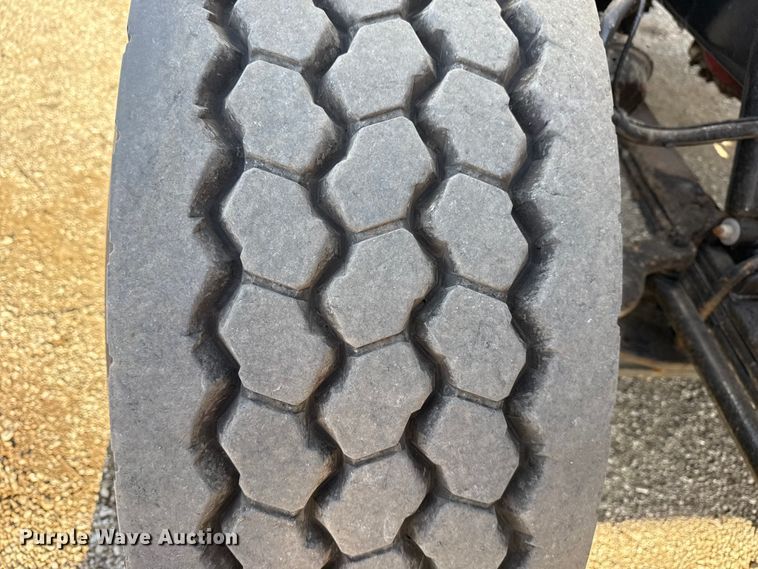 image for item EG1736 2013 Peterbilt 367 vacuum truck